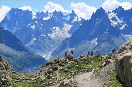 Alpinist român de 35 de ani, mort după ce a căzut pe traseul din masivul Mont Blanc. Martorii l-au văzut cum pică 200 de metri în gol