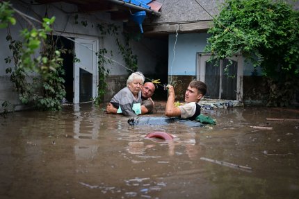 Inundaţii devastatoare. Cele mai afectate au fost judeţele Galaţi şi Vaslui