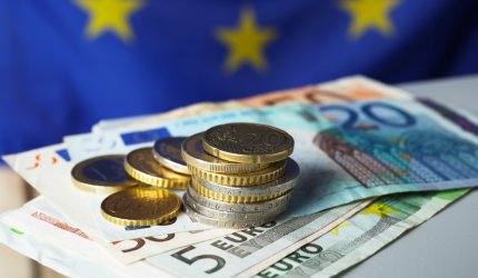 Europa pare să se îndrepte către o recesiune. Cele mai mari economii ale sale se luptă cu problemele politice şi economice