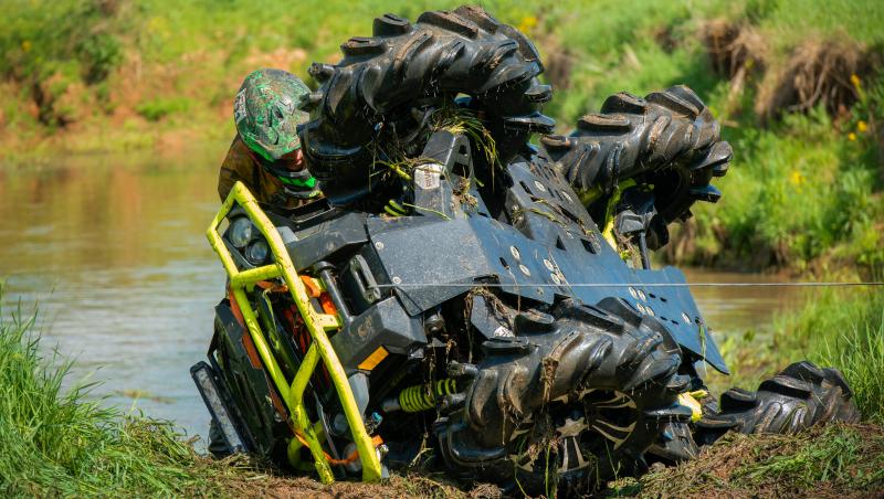 Persoană găsită moartă într-o râpă, după ce s-a răsturnat cu ATV-ul. Accident grav în Alba