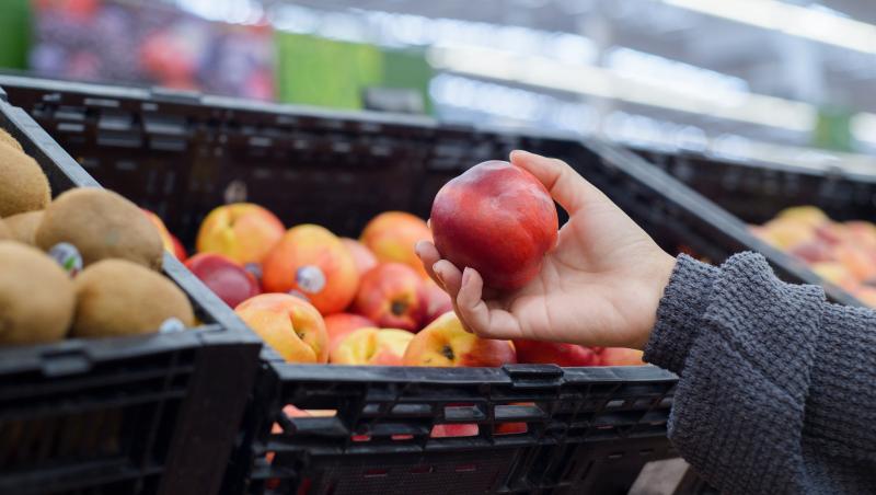 Alertă în magazinele Penny. Nectarine din Turcia, cu nivel ridicat de pesticide, găsite de inspectorii ANPC