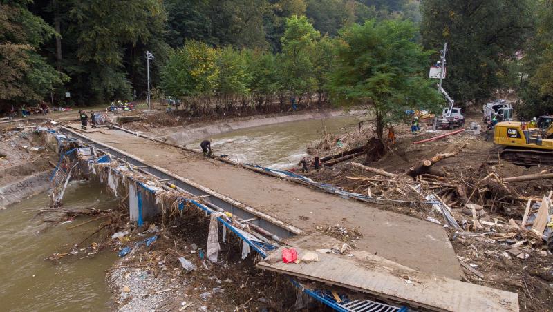 Cod portocaliu şi galben de viituri în jumătate de ţară, de duminică. Avertizările sunt în vigoare până luni