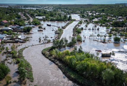 Primul judeţ care intră sub cod roşu de ploi torenţiale, de luni noapte. Cantităţile de apă vor ajunge până la 100 l/mp