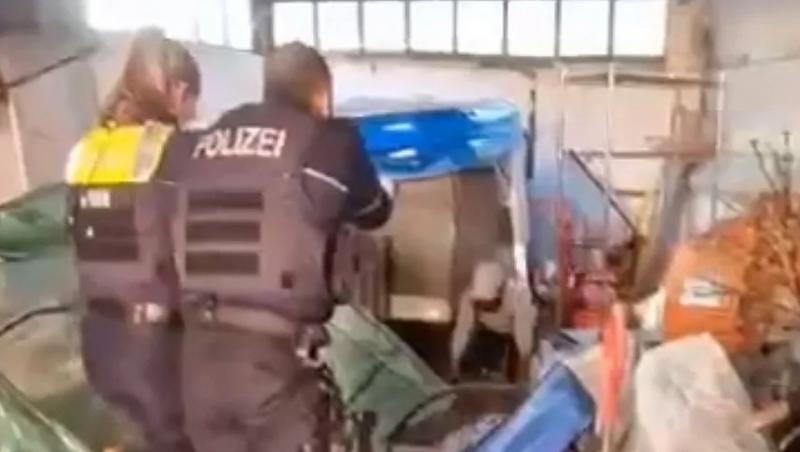 Teroare în Germania. Un bărbat a incendiat mai multe case, a distrus magazine cu maşina şi a ameninţat oamenii cu o macetă. Doi copii se zbat între viaţă şi moarte