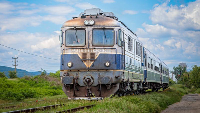 Trenurile Bucureşti-Cluj Napoca şi Oradea-Bucureşti, întârziere de 6 şi 7 ore. Un tren de marfă s-a defectat şi a întrerupt circulaţia