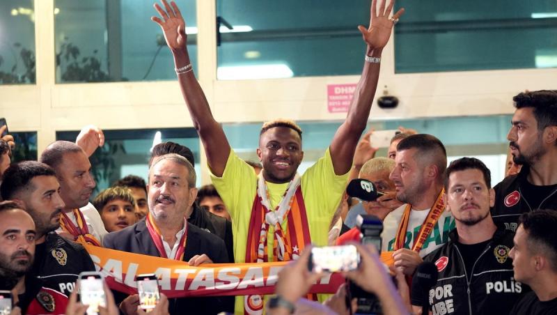 Luat cu împrumut de Galatasaray, de la Napoli, Victor Osimhen a fost primit ca un adevărat sultan la Istanbul