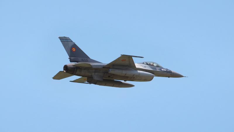 MApN: Drona care a provocat panică în Constanța și Tulcea, urmărită de două avioane F-16 românești. Bucăți ar fi căzut lângă Periprava