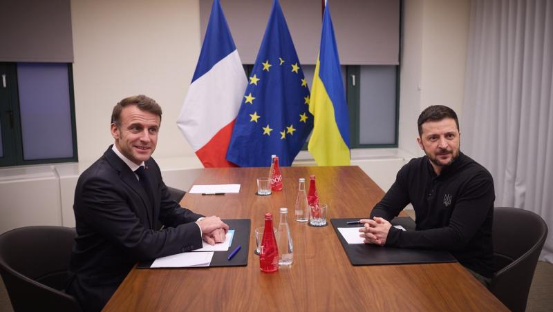 Zelenski anunţă că a discutat cu Macron despre "desfăşurarea unor contingente" străine în Ucraina