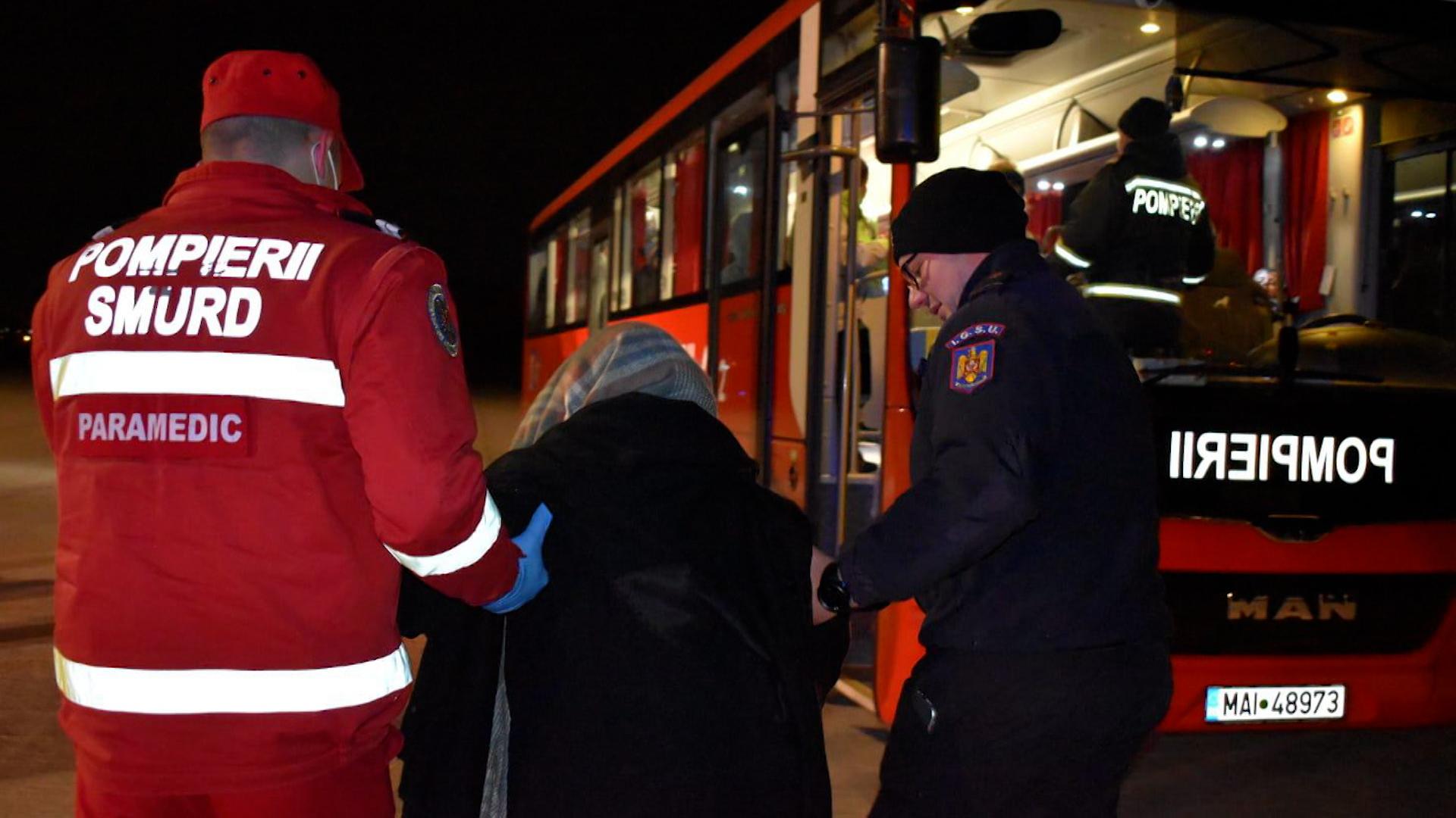 Pacienţi din Fâşia Gaza, evacuaţi cu tot cu familii, cu o aeronavă a Forţelor Aeriene Române