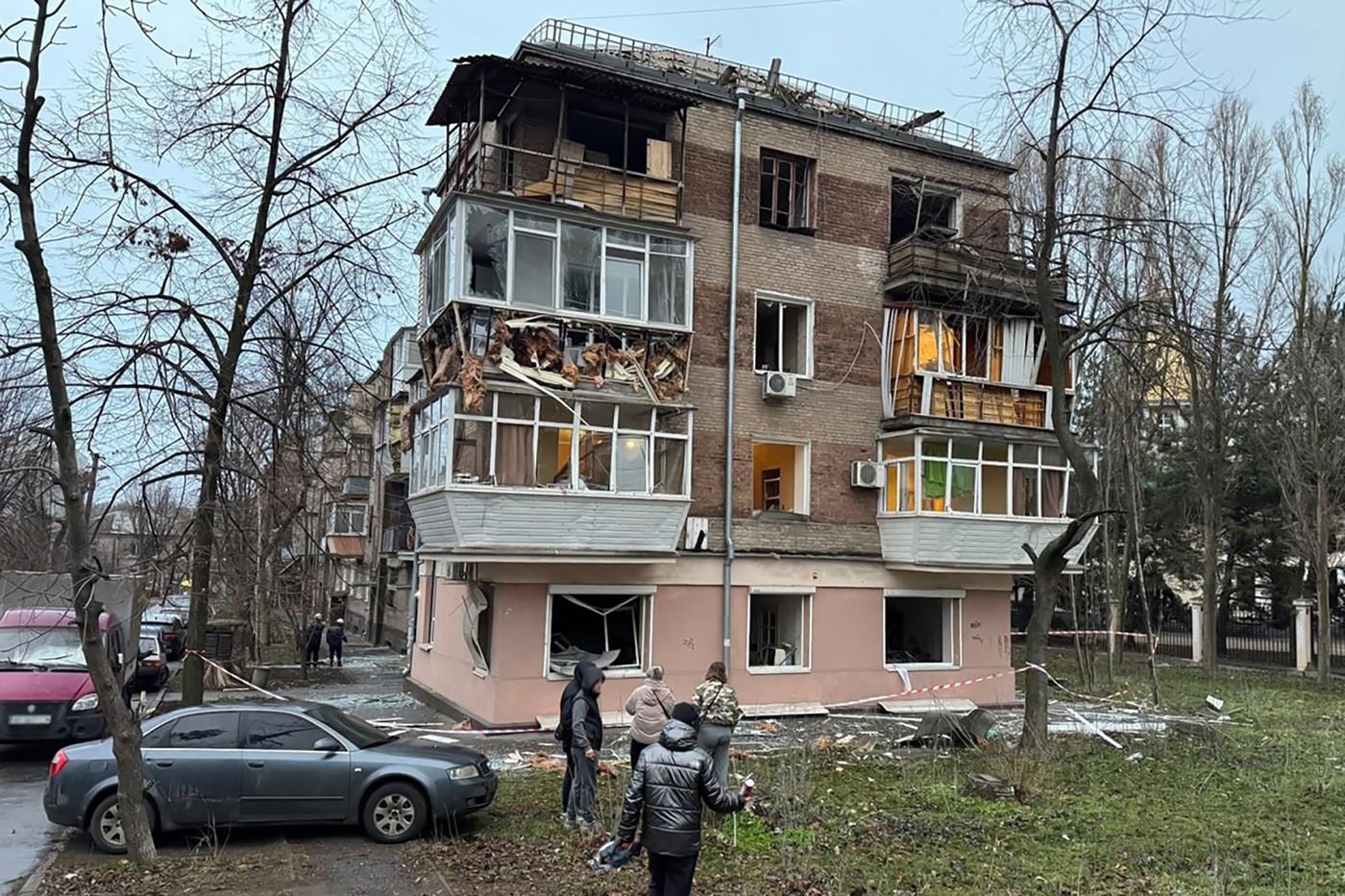 Patru persoane, ucise într-un atac al forţelor ruse asupra capitalei Kiev