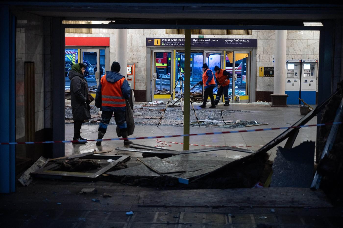 Patru persoane, ucise într-un atac al forţelor ruse asupra capitalei Kiev
