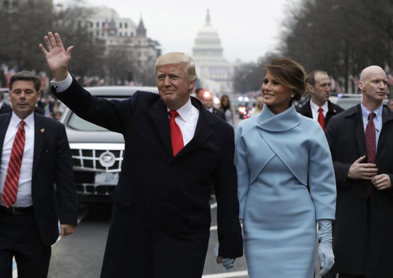 Melania Trump, ținută impecabilă la slujba religioasă de la învestirea lui Donald Trump Cât costă paltonul purtat