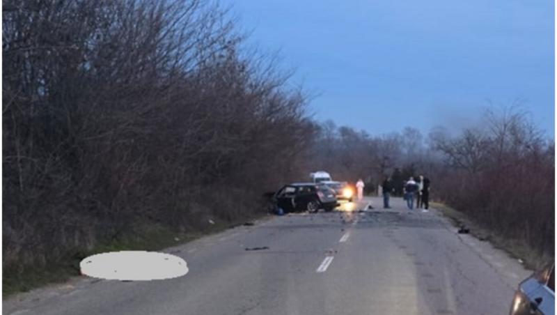 Impact fatal în Prahova. Tânăr de 24 de ani, mort pe loc după ce o mașină și o motocicletă s-au făcut praf. Alți patru, răniți