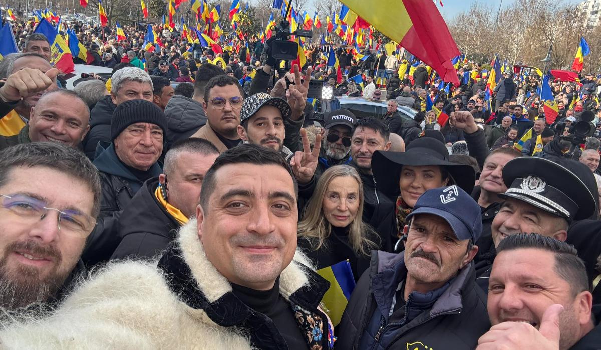 "Hoţii, trădătorii"! Huiduieli la manifestaţiile de Ziua Unirii din Iaşi. Susţinătorii AUR au transformat evenimentul într-un protest faţă de PSD şi PNL