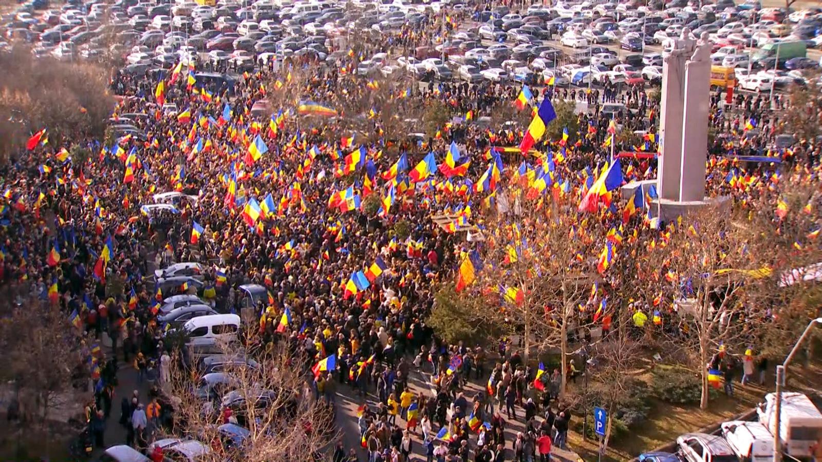 Mii de persoane s-au adunat, vineri, în zona Parcului Tineretului, din Capitală