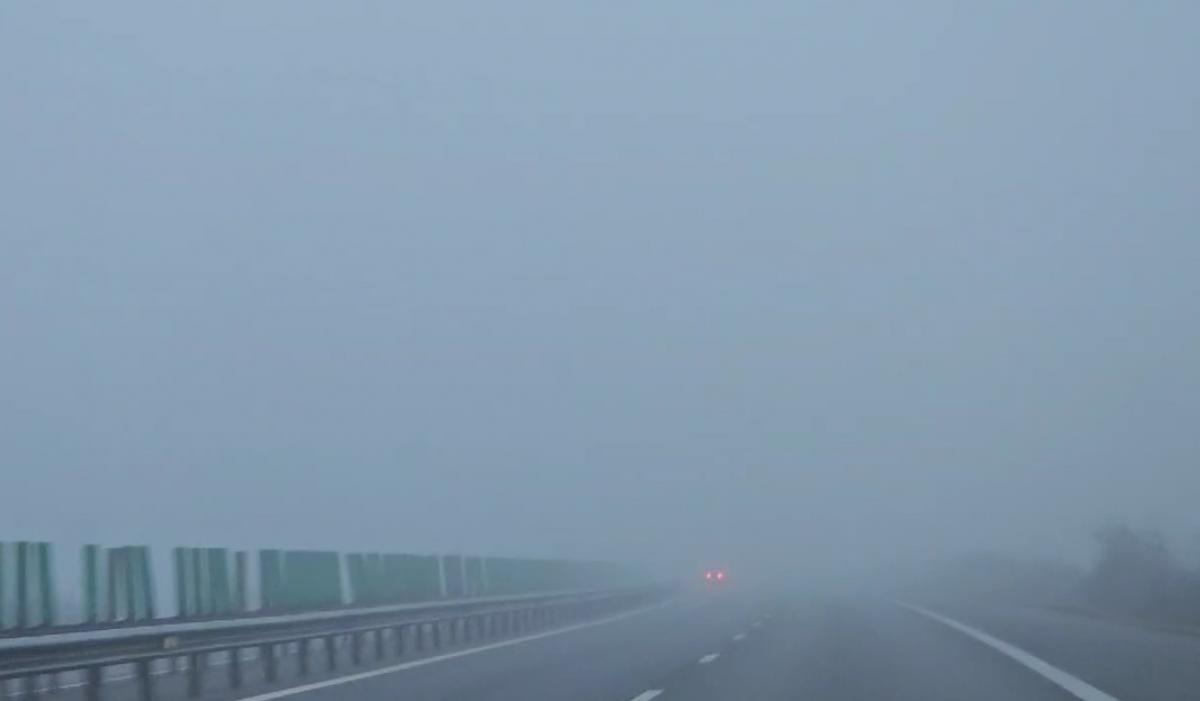 Capitala şi mai multe judeţe, sub cod galben de ceaţă densă în următoarele  ore. Cum se circulă pe drumurile din ţară | Observatornews.ro