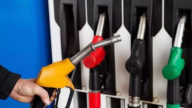 Care sunt preţurile la carburanţi astăzi, 28 ianuarie 2025. Preţul la benzină premium scade cu 3 bani pe litru