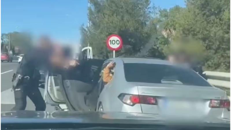 Un spaniol a fost răpit și băgat în portbagajul unei mașini. Cum a reuşit să se salveze singur