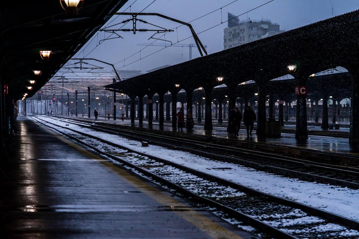 Circulaţie feroviară, oprită în gara Albeşti Târnava, din cauza unei scurgeri de benzină dintr-un vagon. Două trenuri de călători staţionează