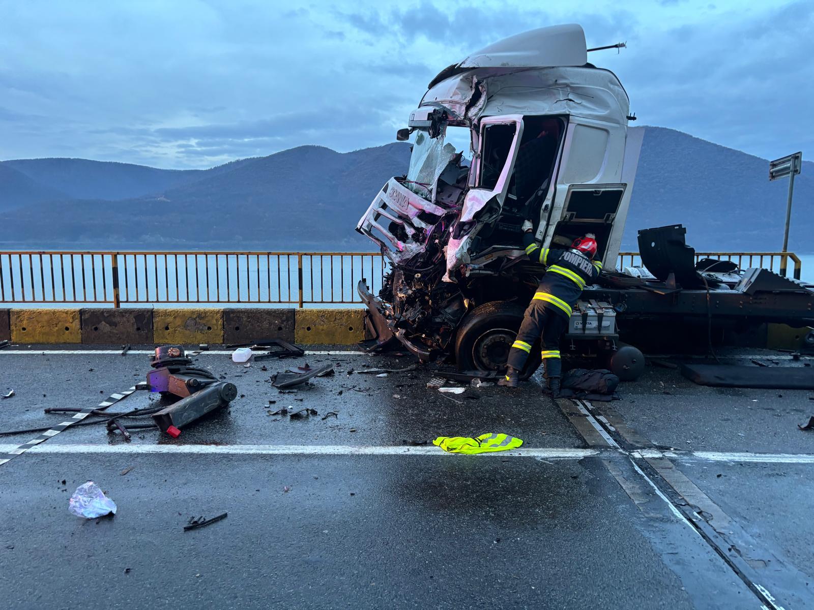 Accident mortal între două TIR-uri, în Mehedinţi