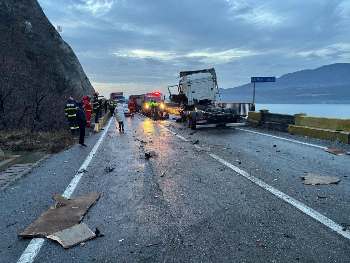 Accident mortal între două TIR-uri, în Mehedinţi