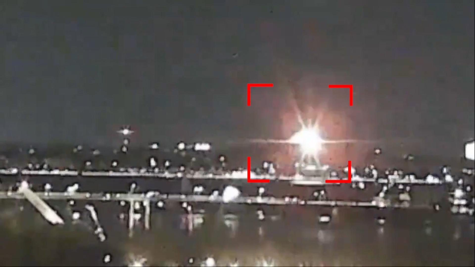 Momentul cand cele doua aeronave se ciocnesc