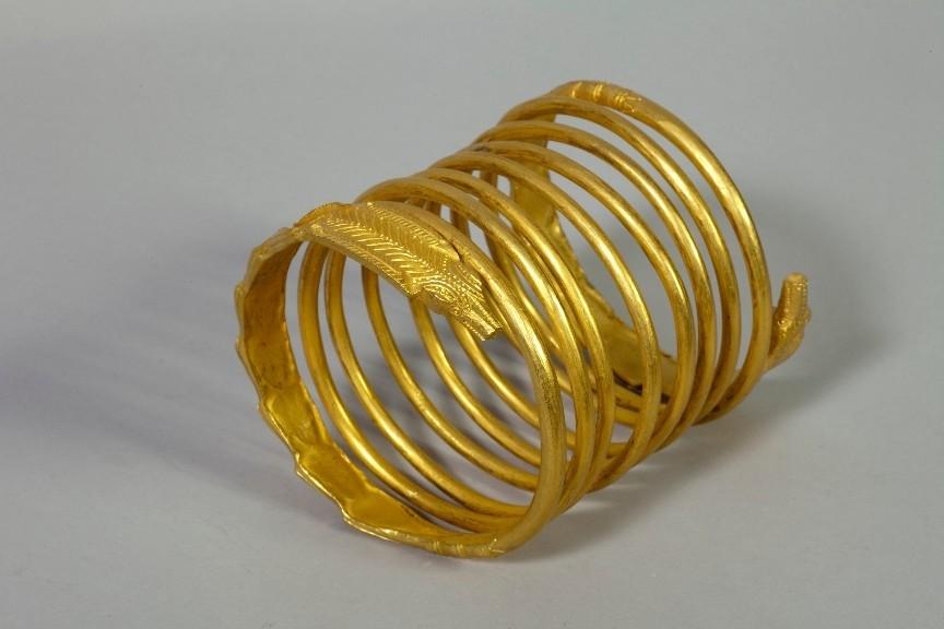 Furtul tezaurului dacic: Suspecții vor fi audiați azi în instanță. Cazierul bogat al lui Bernhard Zeeman