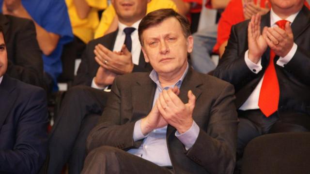 Motivul din spatele anunţului lui Crin Antonescu. Ce vrea să obţină prin suspendarea acordului pentru candidatura la prezidenţiale