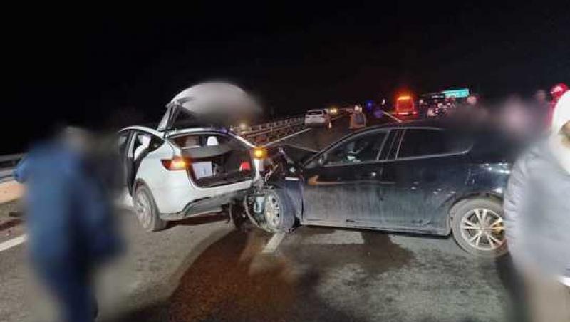 Accident cu cinci maşini pe A3, în judeţul Prahova. În autoturisme se aflau 15 persoane, dintre care 4 copii