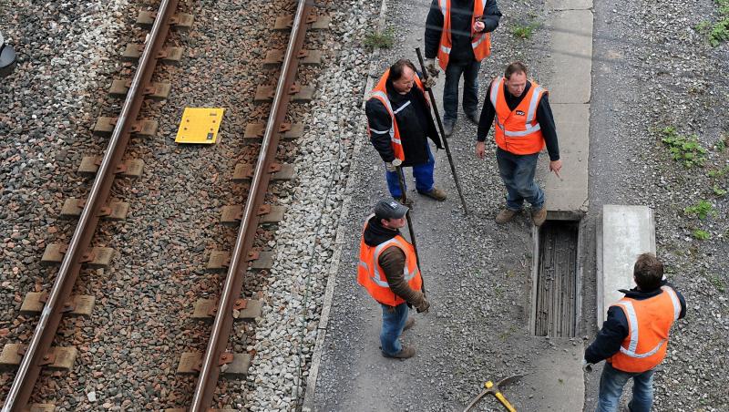 Doi români au furat în Belgia peste 3 km de cabluri feroviare din cupru şi sute de litri de motorină. Cum i-a prins poliția