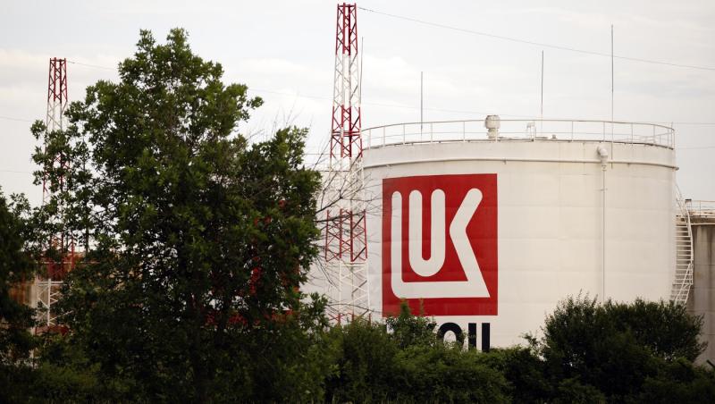 Kazahii de la Rompetrol vor să cumpăre rafinăria ruşilor de la Lukoil din Bulgaria, o tranzacţie de un miliard de dolari