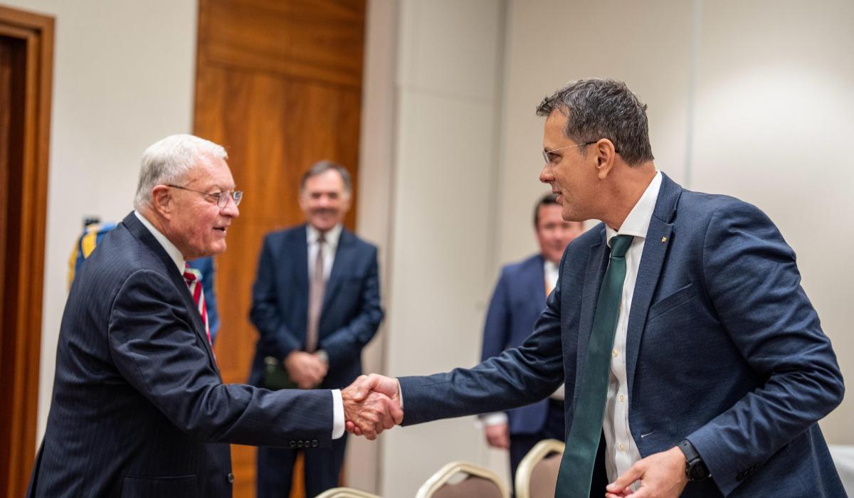 Ministrul Apărării, discuţii despre întărirea securității regionale cu emisarul lui Trump pentru Ucraina