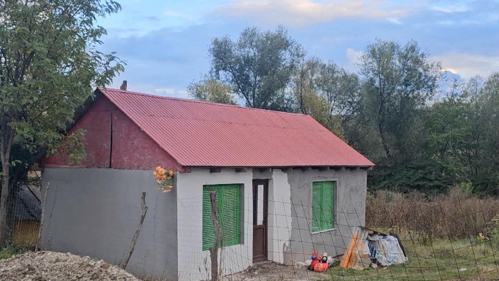 El este tânărul care și-a ucis fosta iubită în fața mamei și bunicului ei în Neamț. Ana i-ar fi datorat bani