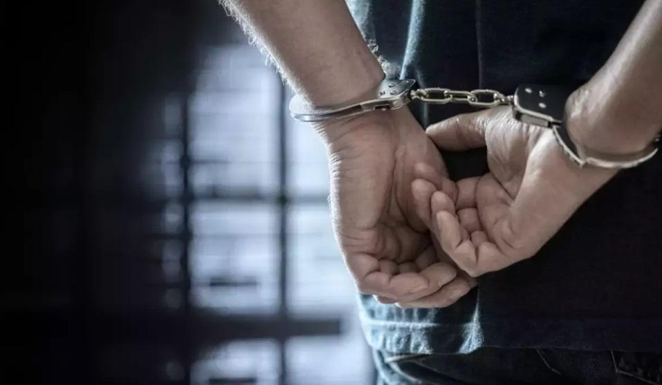 O femeie din Medgidia, reţinută alături de cele două fiice ale sale după ce au bătut un medic