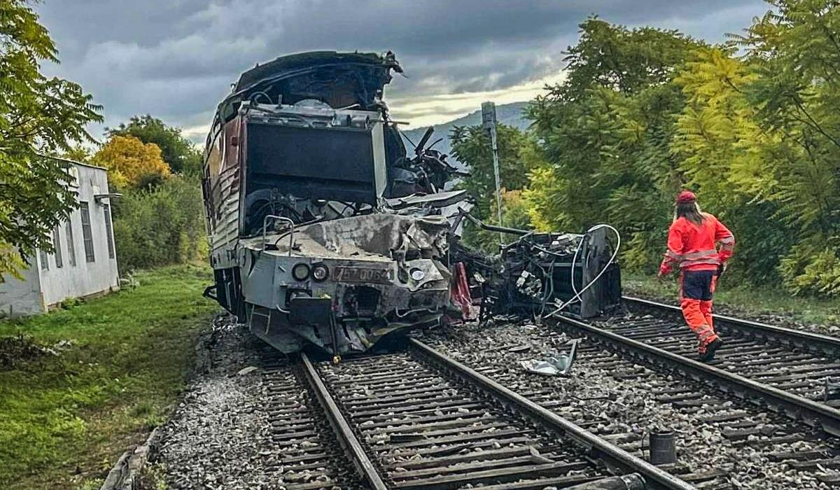 Accident cu 100 de răniţi în Slovacia. Două trenuri de pasageri s-au ciocnit frontal, în regiunea Kosice