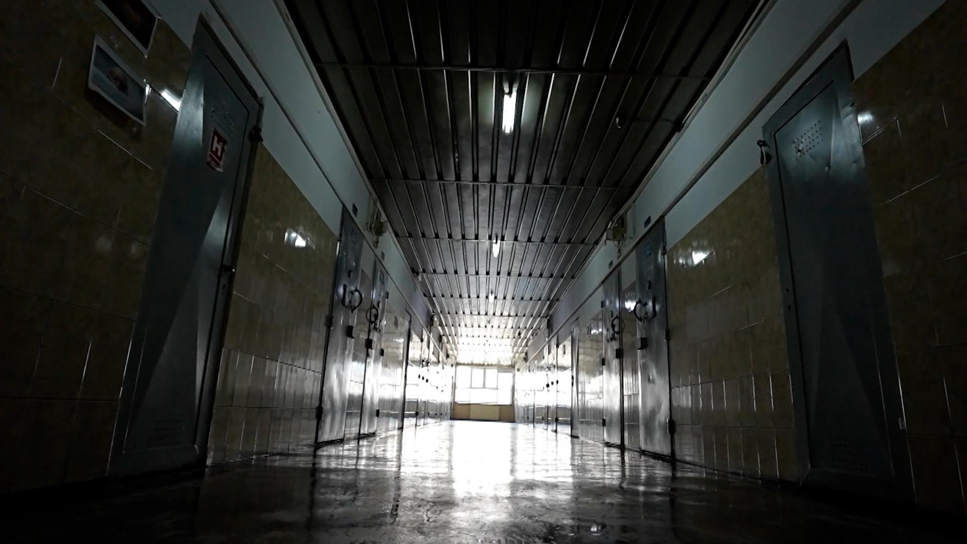 Deţinutul care a "spart" puşcăria: şi-a transferat banii colegilor şi s-a lăudat că deschide celulele