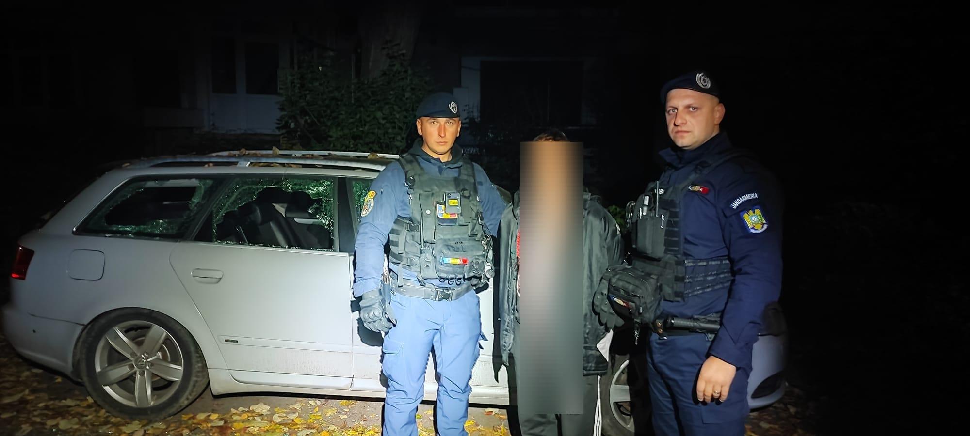 Bărbat prins după ce a făcut praf o maşină cu ranga în miez de noapte. Ce le-a spus jandarmilor