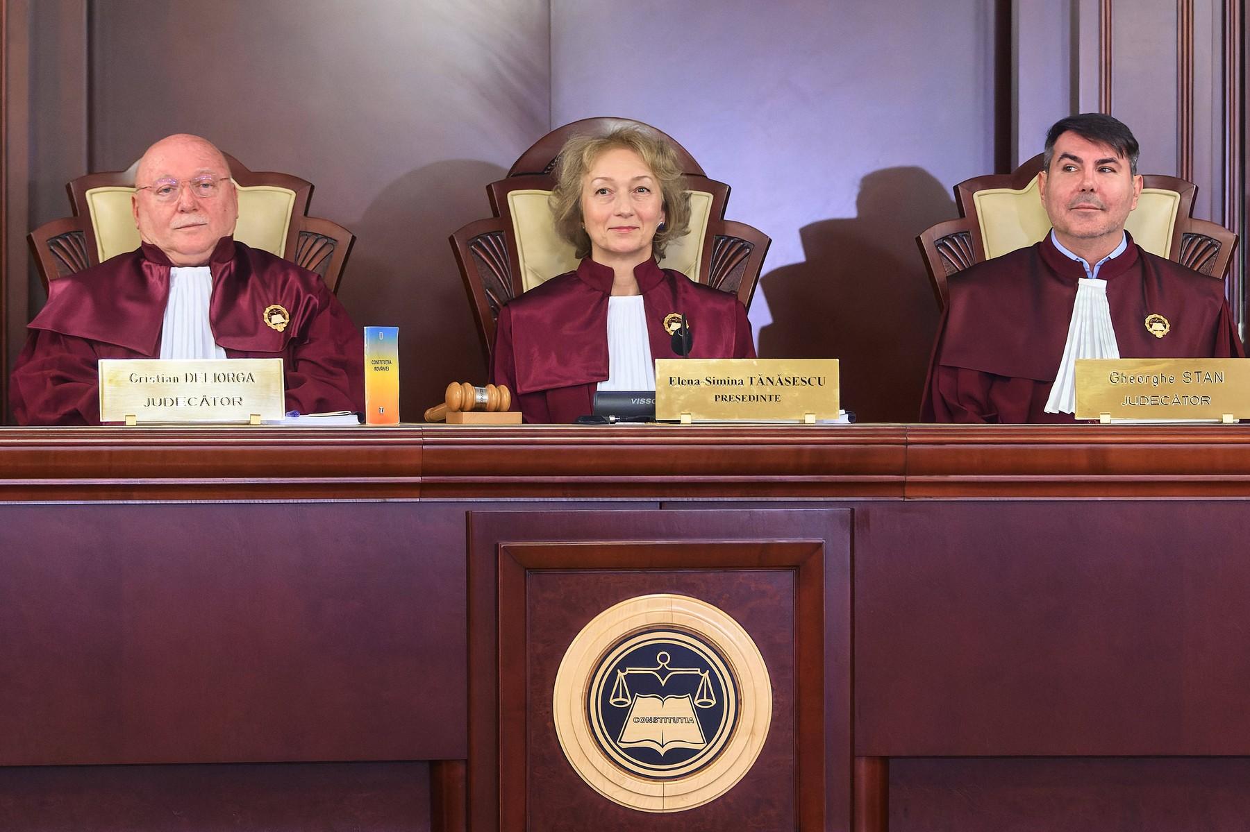 CCR se pronunță pe legea pensiilor magistraților şi măsurile fiscale din Pachetul 2. Şedinţa a început