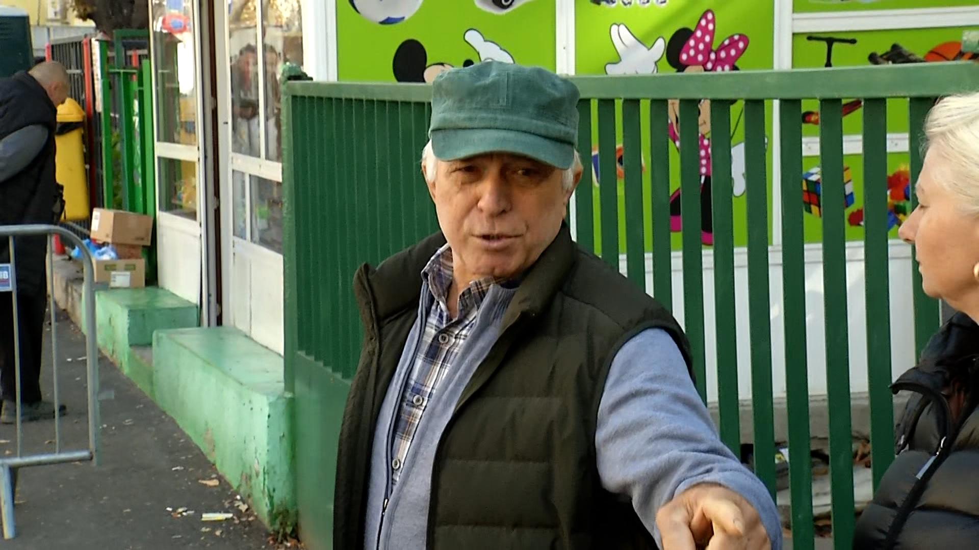 Reacţiile locatarilor blocului din Rahova, care vor deveni chiriaşi din proprietari. "E un porc"