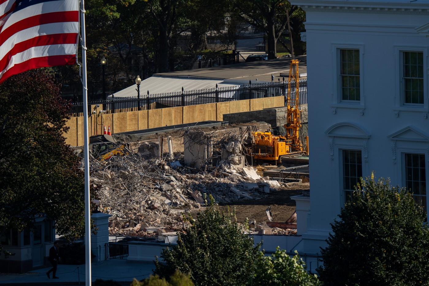 Trump a demolat complet aripa de est a Casei Albe. Imagini din satelit. Cine îi dă bani pentru sala de bal