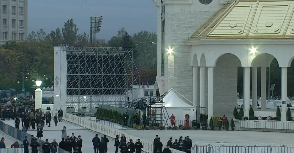 Sfinţirea picturii Catedralei Naţionale. Se deschide cea mai mare catedrală ortodoxă din lume