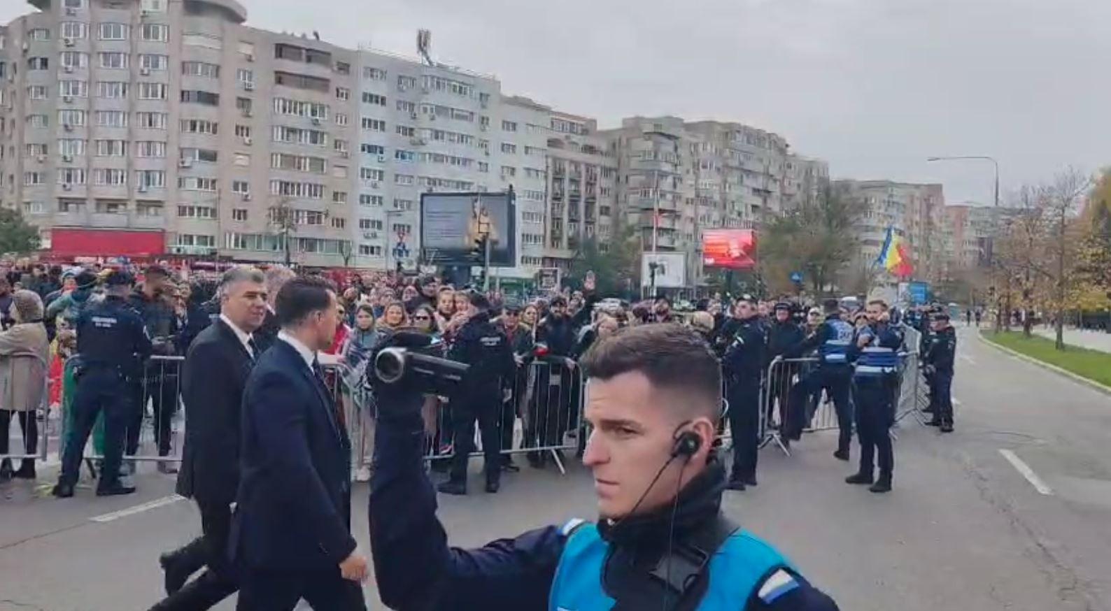 Huiduieli după ceremonie. Foşti şi actuali lideri politici, apostrofaţi de câţiva dintre pelerini