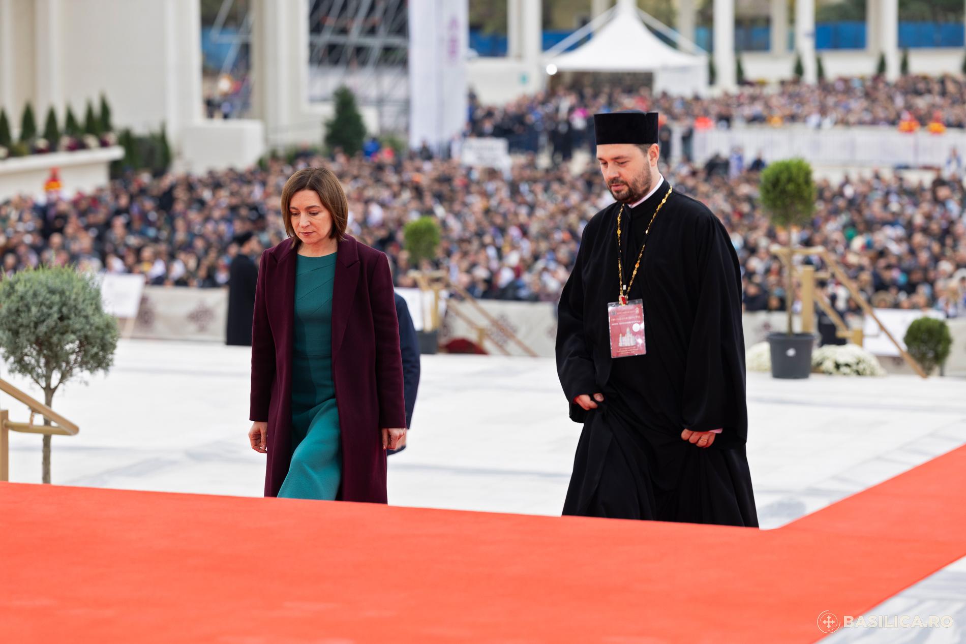 Ziua inaugurării Catedralei Naționale, sub semnul emoţiei, credinţei, dar şi al huiduielilor