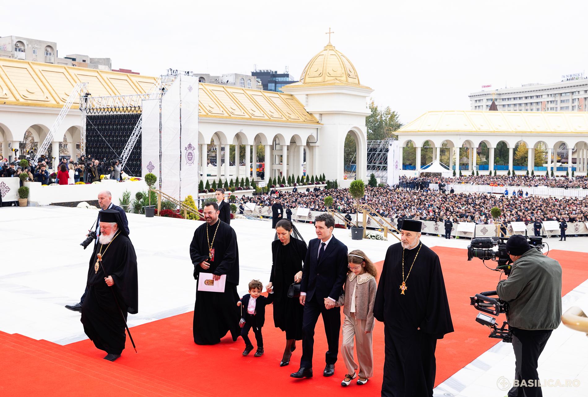Ziua inaugurării Catedralei Naționale, sub semnul emoţiei, credinţei, dar şi al huiduielilor