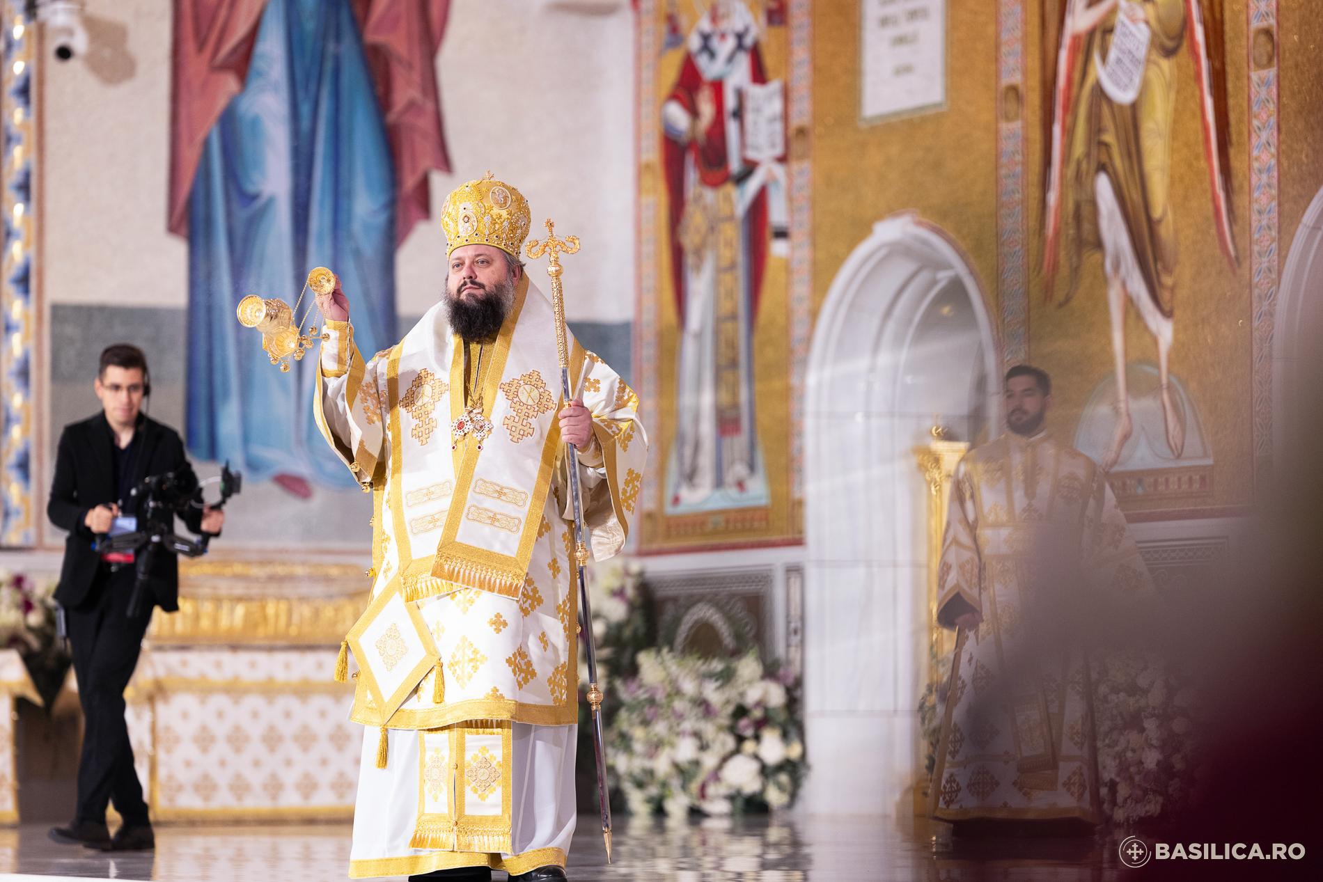 Ziua inaugurării Catedralei Naționale, sub semnul emoţiei, credinţei, dar şi al huiduielilor