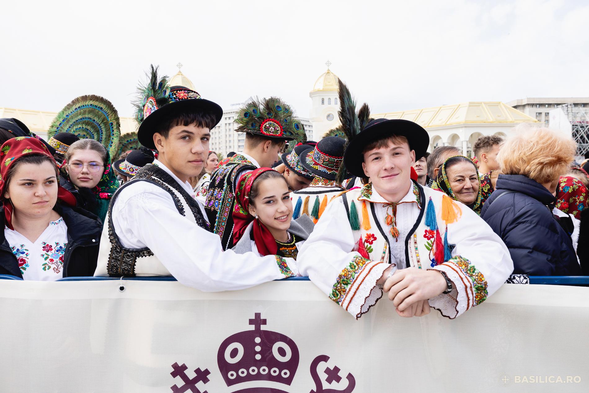 Ziua inaugurării Catedralei Naționale, sub semnul emoţiei, credinţei, dar şi al huiduielilor