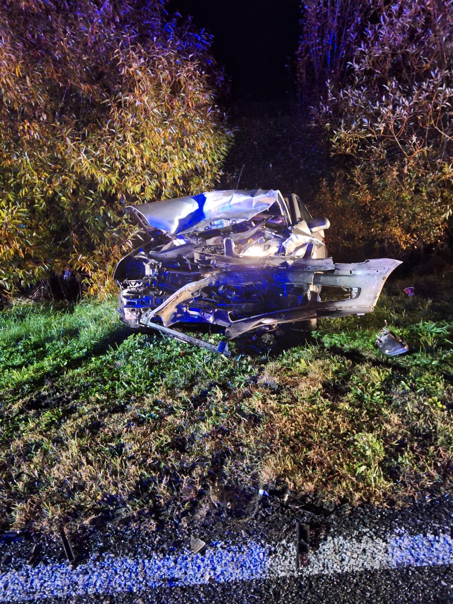 Au plecat de la nunta nepoatei şi au murit în drum spre casă. Doi bunici au pierit într-un accident în Făget