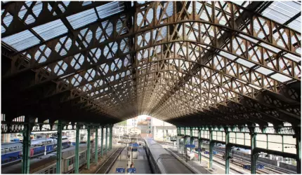 Cabluri incendiate au paralizat traficul feroviar din Franţa. Ministerul Transporturilor confirmă un sabotaj