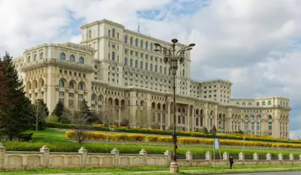 ANRE, ASF şi ANCOM, chemate în Parlament sa dea explicaţii. Salariile şefilor trec de 60.000 de lei lunar