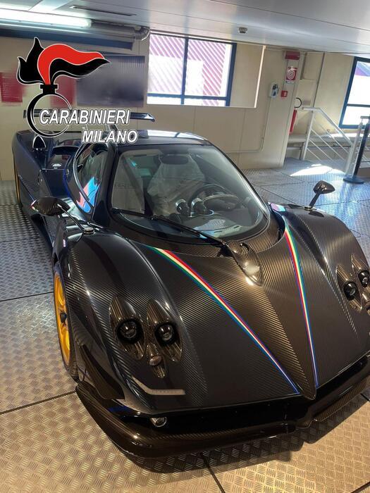 Maşină de 12 milioane de euro, confiscată de poliţişti. Sunt doar trei exemplare în toată lumea